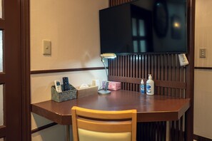 Basic Quadruple Room | Laptop workspace, free WiFi, bed sheets - Grand Hotel Narita Airport (Narita)