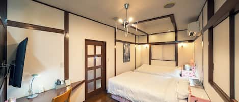 Espacio para trabajar con laptop, wifi gratis y ropa de cama