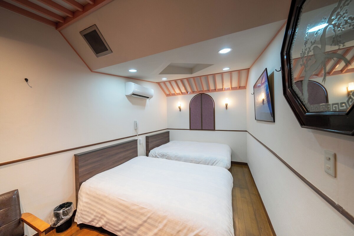 ห้องเบสิกสำหรับสี่ท่าน | พื้นที่ทำงานแบบใช้แล็ปท็อป, Wi-Fi ฟรี, ผ้าปูที่นอน
