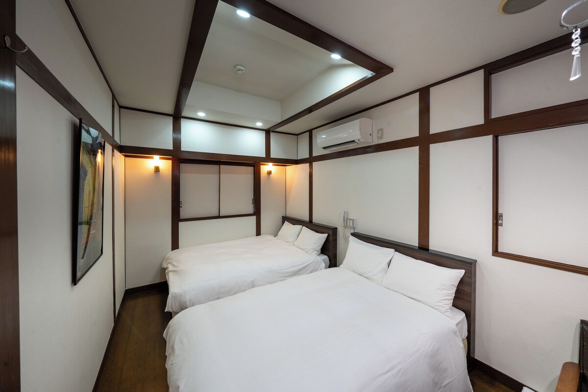 ห้องเบสิกสำหรับสี่ท่าน | พื้นที่ทำงานแบบใช้แล็ปท็อป, Wi-Fi ฟรี, ผ้าปูที่นอน