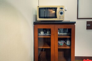 Basic Quadruple Room | Laptop workspace, free WiFi, bed sheets - Grand Hotel Narita Airport (Narita)