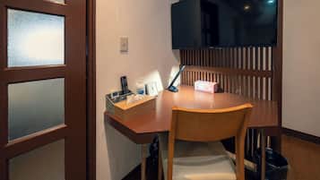基础四人房 | 笔记本电脑工作区、免费 WiFi、床单