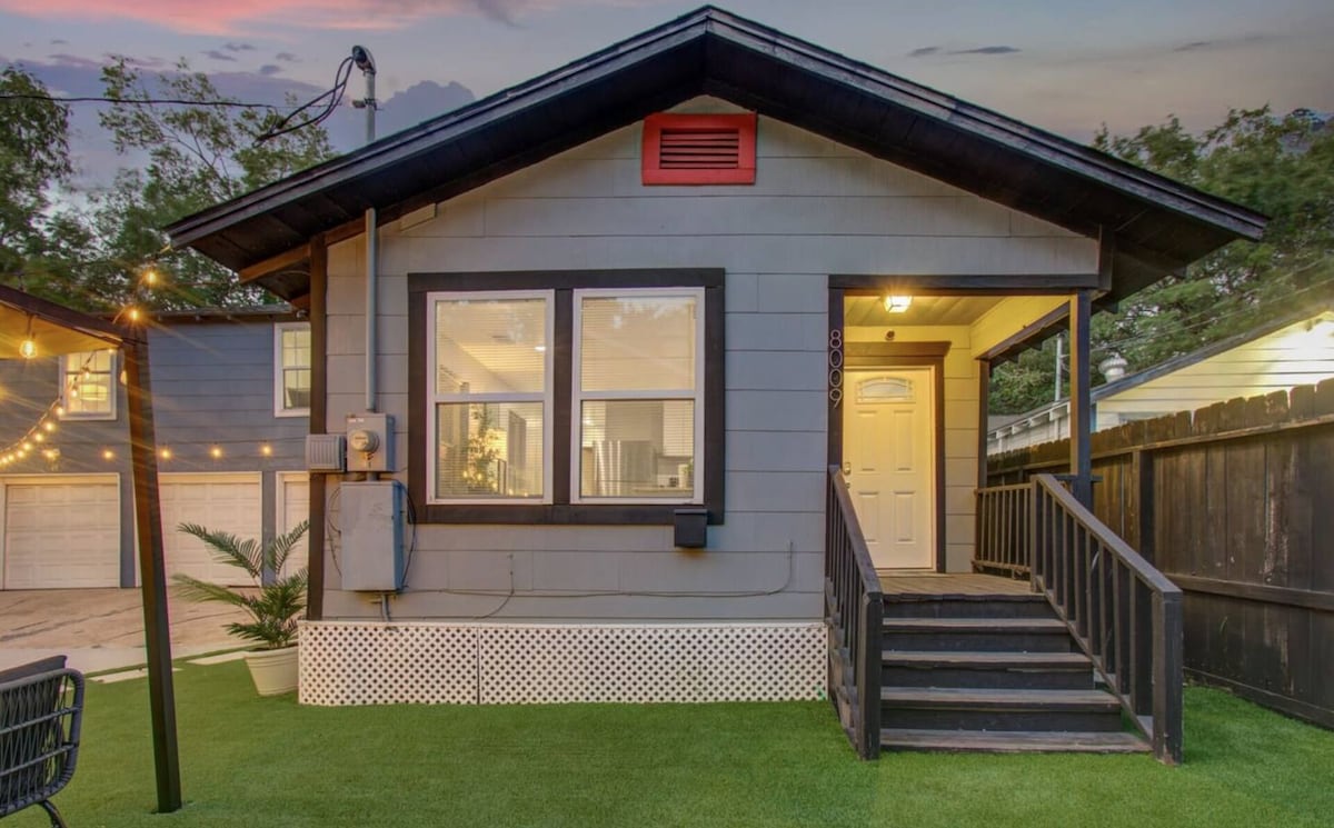 Photo 22 of Charming 2-bedroom house in welcoming Houston with AC, WiFi