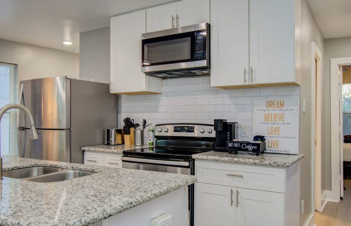 Photo 7 of Charming 2-bedroom house in welcoming Houston with AC, WiFi
