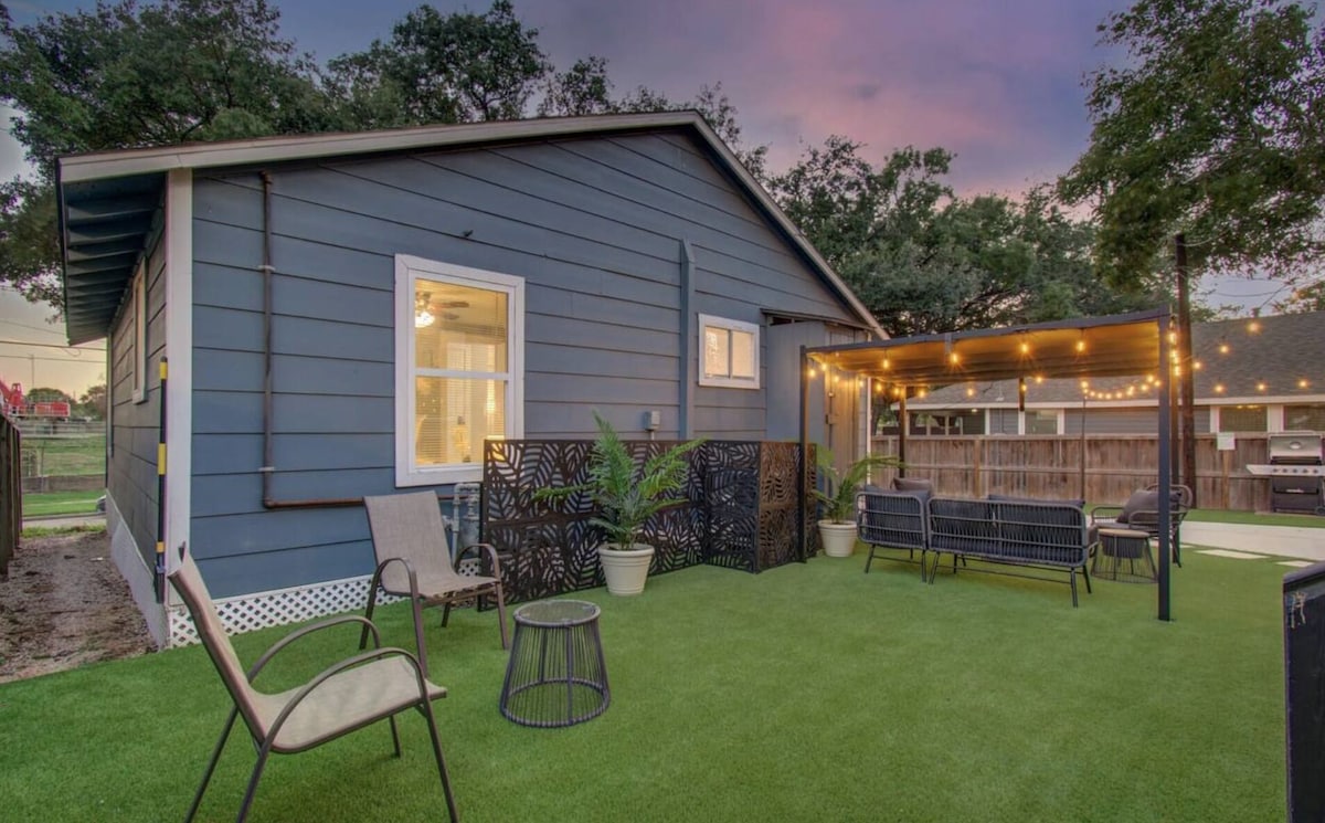 Photo 18 of Charming 2-bedroom house in welcoming Houston with AC, WiFi