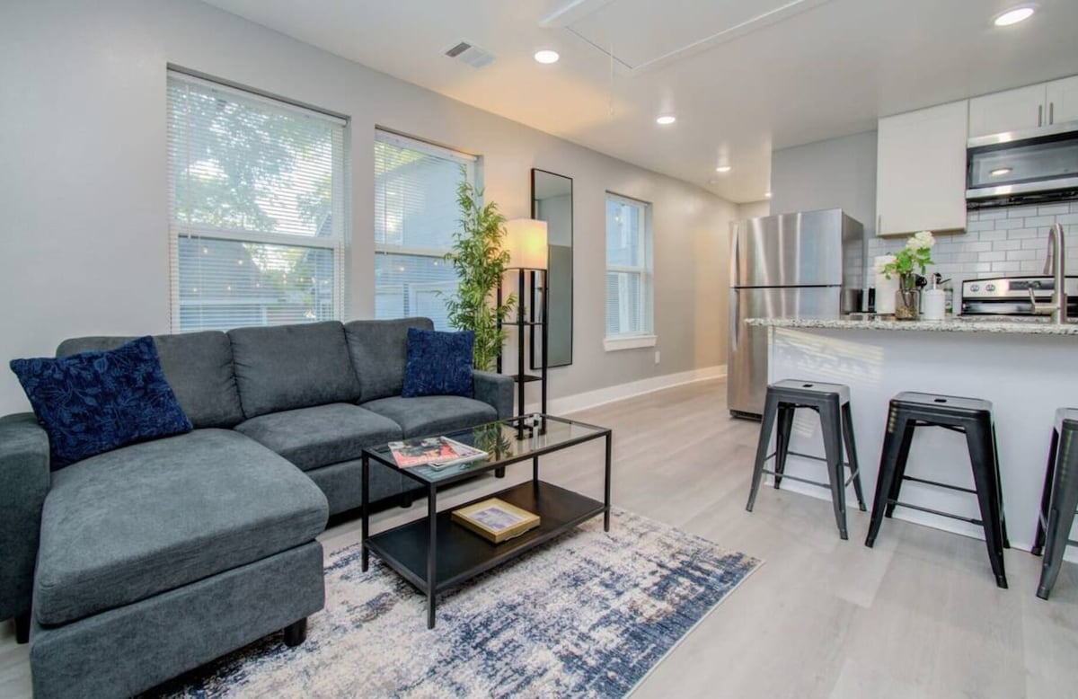 Photo 5 of Charming 2-bedroom house in welcoming Houston with AC, WiFi
