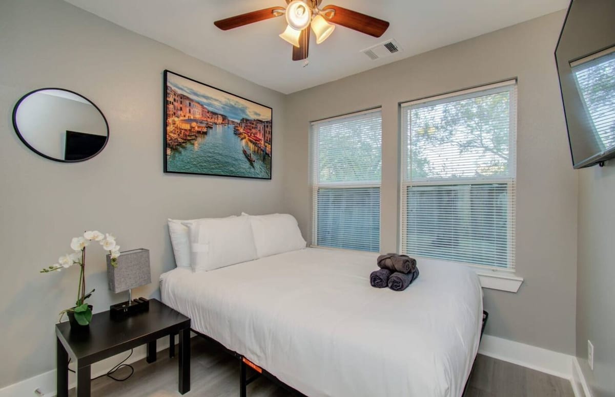 Photo 11 of Charming 2-bedroom house in welcoming Houston with AC, WiFi