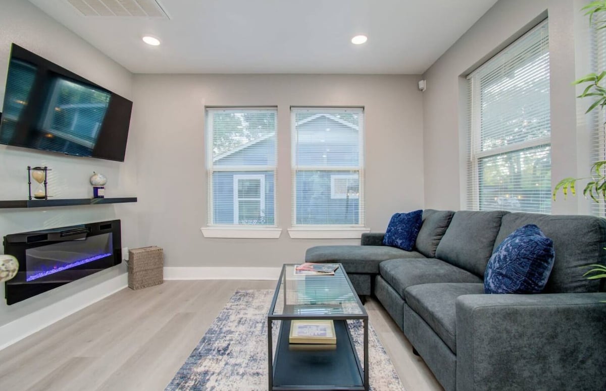 Photo 4 of Charming 2-bedroom house in welcoming Houston with AC, WiFi