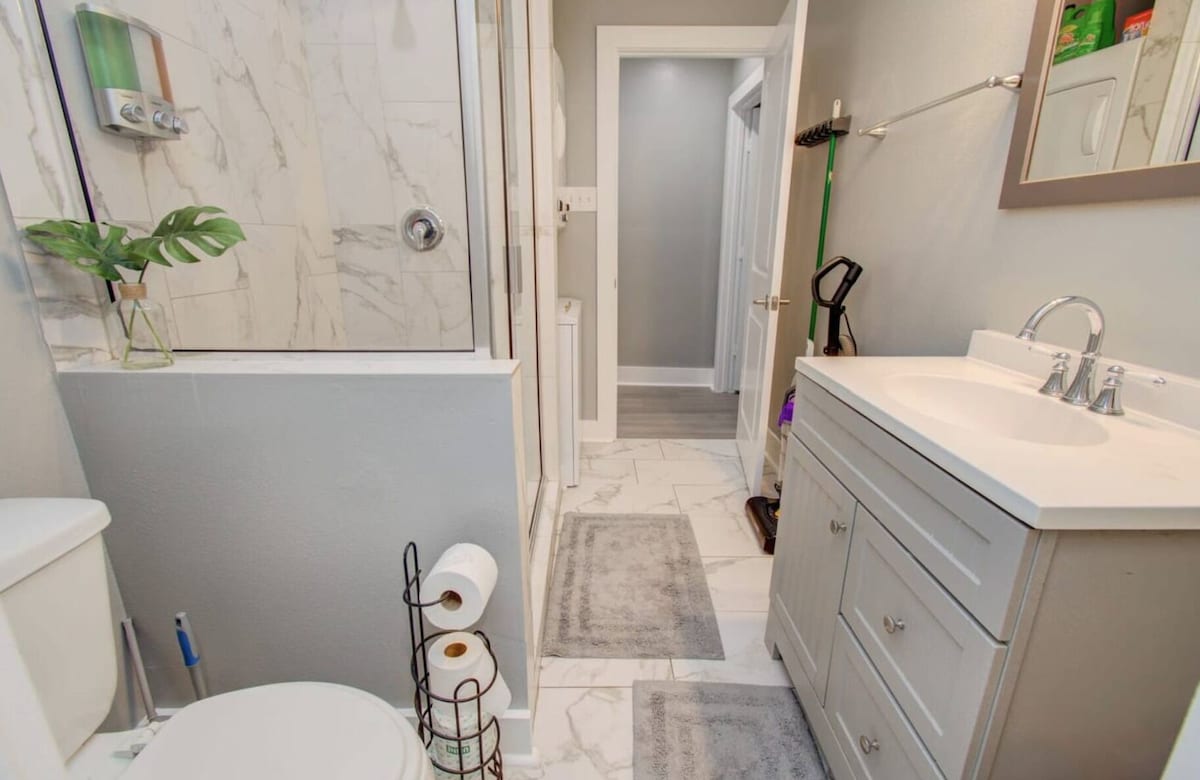 Photo 15 of Charming 2-bedroom house in welcoming Houston with AC, WiFi