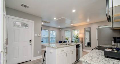 Charming 2-bedroom house in welcoming Houston with AC, WiFi