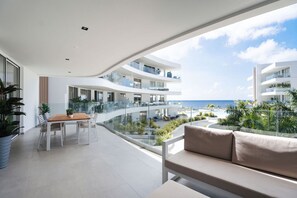 Outdoor dining - Ocean View Condo at Mambo Beach by Bocobay (Willemstad)