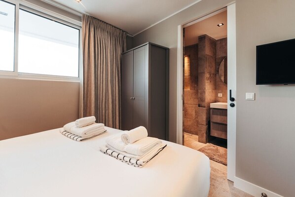 2 Schlafzimmer, Reisekinderbett, kostenloses WLAN, Bettwäsche