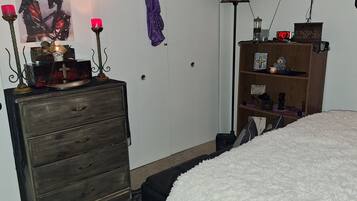 1 bedroom, in-room safe, iron/ironing board, free WiFi