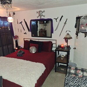 1 bedroom, in-room safe, iron/ironing board, free WiFi