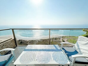 Property grounds - Beachfront Bliss. 3 bedroom. Privacy (Netanya)