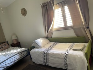 3 bedrooms, iron/ironing board, WiFi, bed sheets