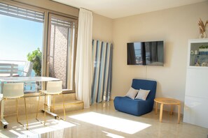 Smart TV - Beachfront Bliss. 3 bedroom. Privacy (Netanya)