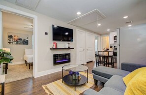 Smart TV, fireplace