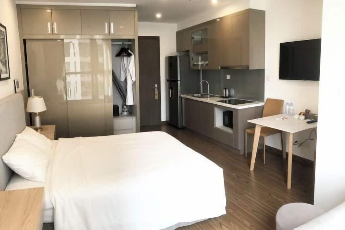 3 bedrooms, desk, laptop workspace, soundproofing