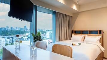 Premium Studio Suite, 1 Queen Bed, City View