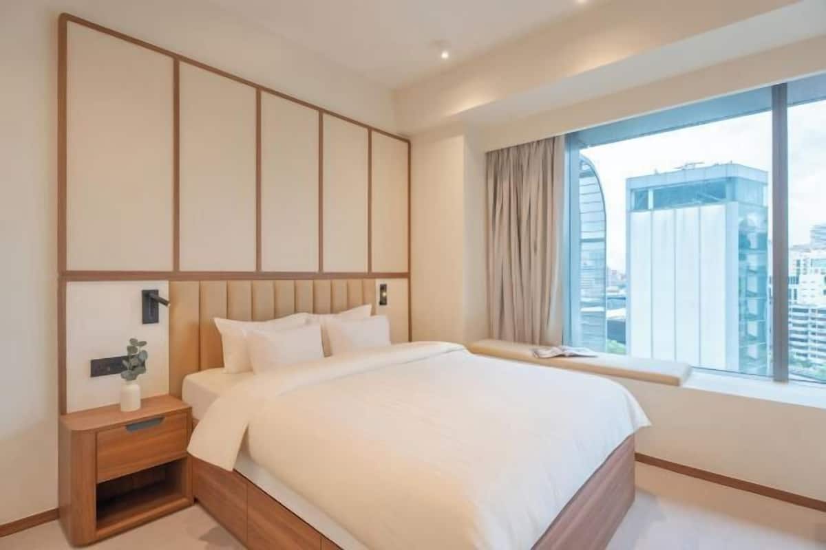 Laptop workspace, free WiFi, bed sheets