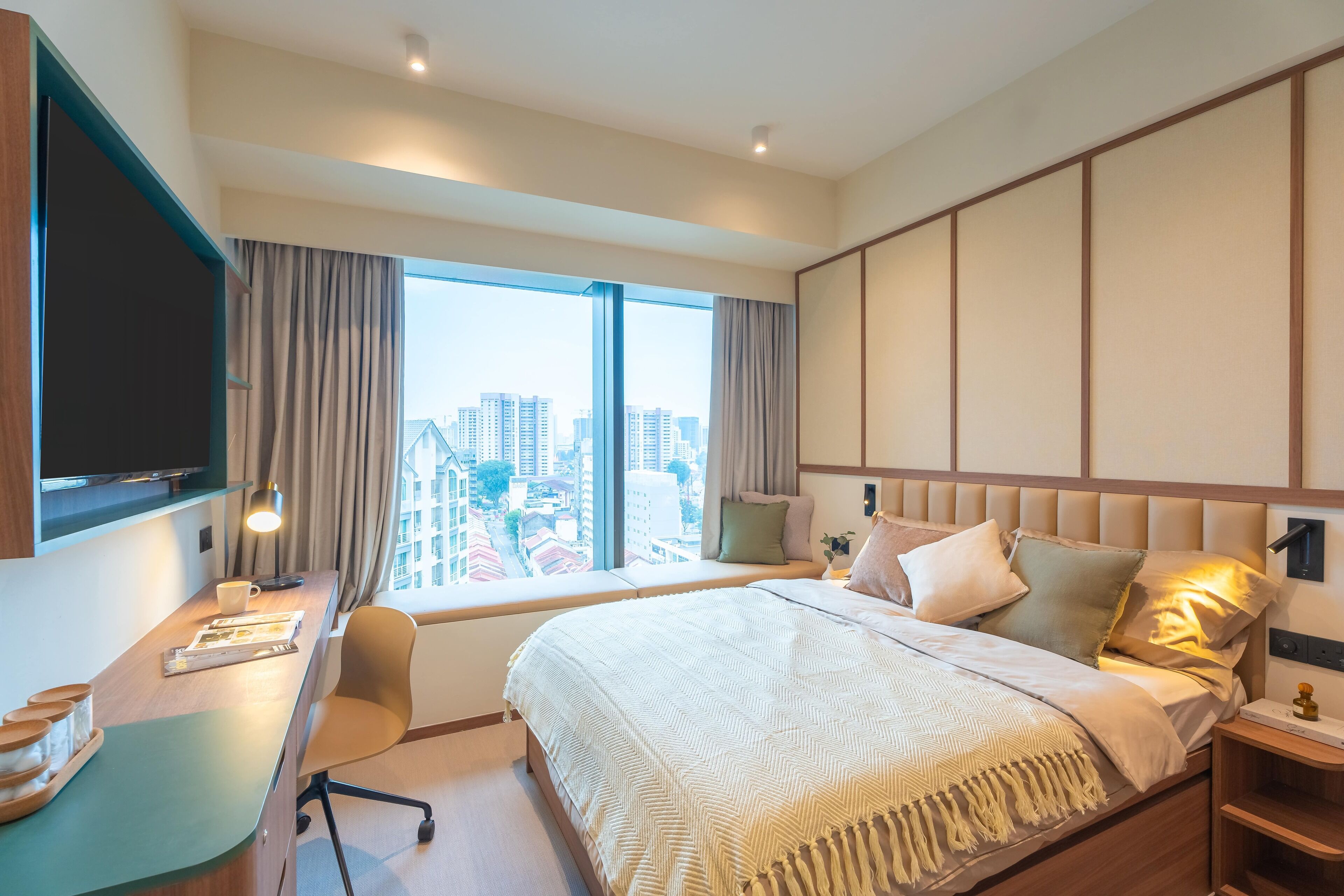 Executive Suite, 1 Bedroom | Laptop workspace, free WiFi, bed sheets