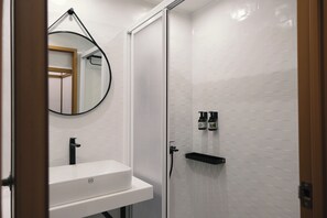 Japanese-style Room, 2 Bedrooms, Courtyard View | Bathroom | Shower, rainfall showerhead, hair dryer, slippers