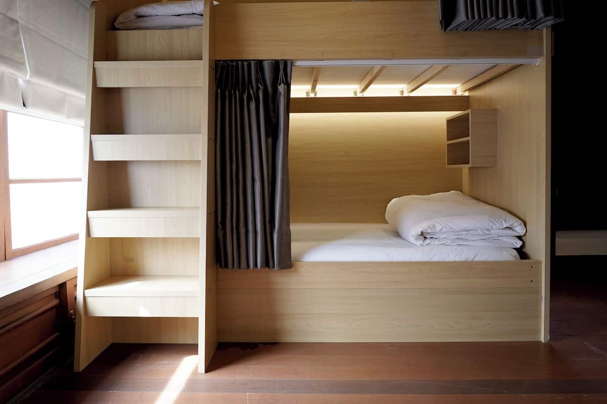 Female dormitory - Shared shower room