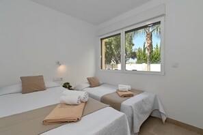 3 室のベッドルーム、アイロン / アイロン台、WiFi、ベッドシーツ