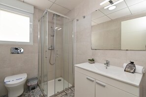 Shower, towels