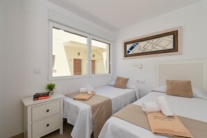 3 bedrooms, iron/ironing board, WiFi, bed sheets