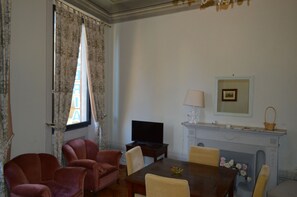 Interior - Duccio - Palazzo Bianchini Luxury Apartments (Firenze)