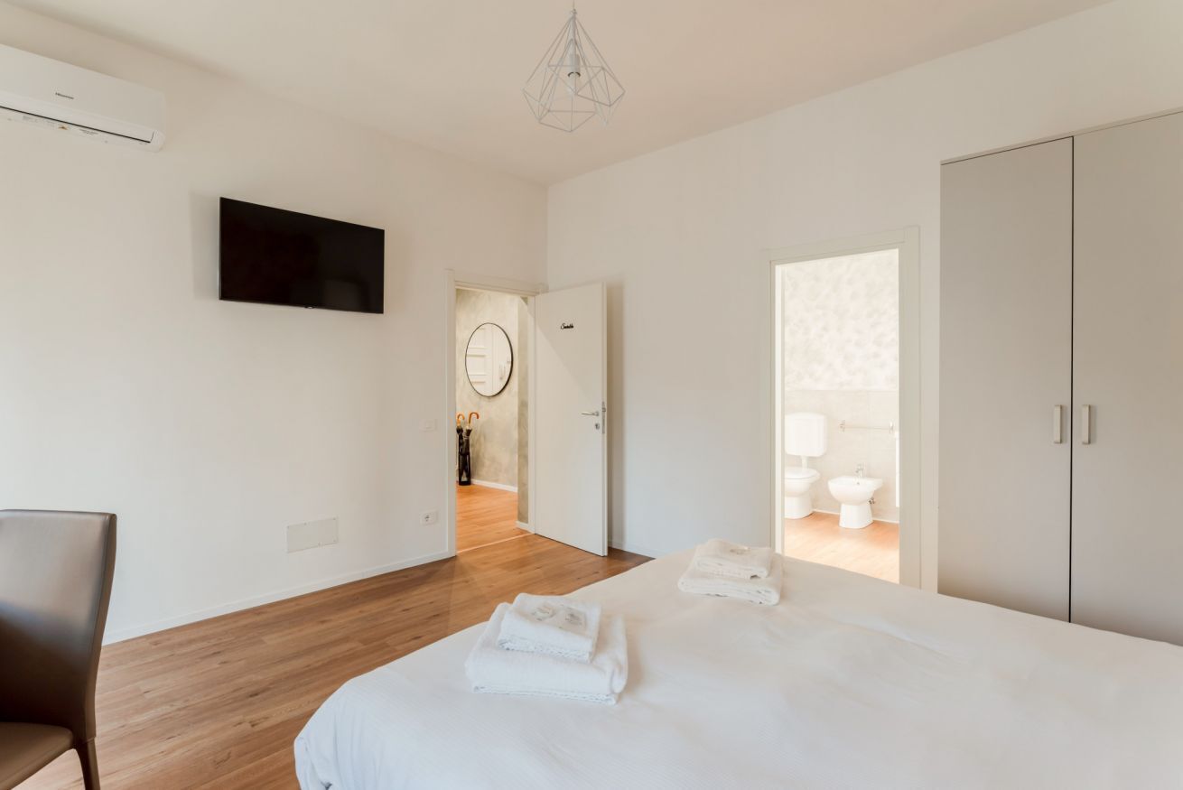 1 habitación, tabla de planchar con plancha y wifi 