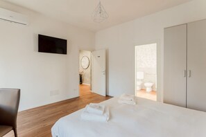 1 bedroom, iron/ironing board, WiFi - GuestHost - Modern 25 sqm room just 6 minutes walk from Sant'Antonio Hospital, able to accommodate up to 3 people. The accommodation is located on the ground floor (raised) of a building without a lift (NOT suitable for disabled people). Please note that (Padova)