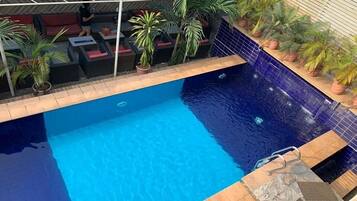 Hồ bơi ngoài trời