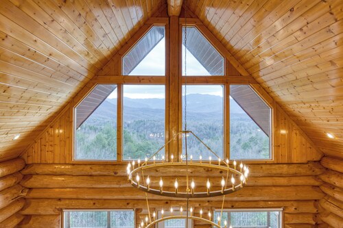 Sleeps 21 • Luxury Cabin w/ Panoramic View, Hot Tub, Game Room | Pinnacle Chalet