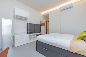 Iron/ironing board, WiFi - GuestHost - Cosy Studio Milan- Buenos Aires & Loreto (Milano)