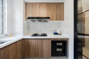 Family Condo | Private kitchen | Fridge, microwave, stovetop, paper towels