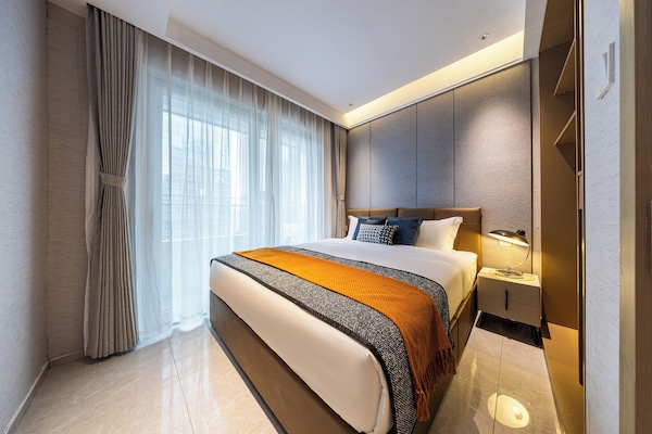 Premier Suite | Desk, laptop workspace, iron/ironing board, free WiFi