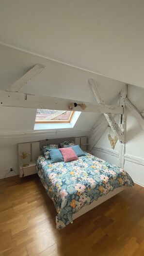 1 chambre, fer et planche Ă repasser, Wi-Fi gratuit, draps fournis