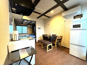 Hypo-allergenic bedding, desk, laptop workspace, blackout curtains - Luana Sanjuusangendou (Kyoto)