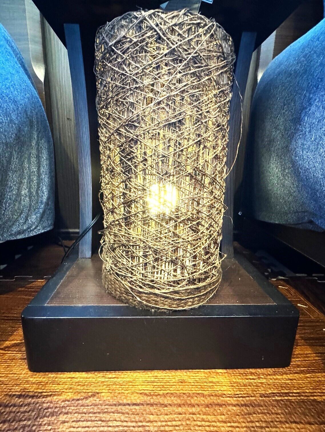 低刺激性寝具、デスク、ノートパソコン用作業スペース、遮光カーテン