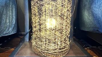 2 bedrooms, hypo-allergenic bedding, desk, laptop workspace