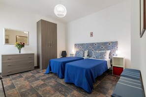 3 chambres, fer et planche à repasser, Wi-Fi, draps fournis