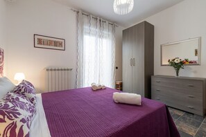 2 chambres, fer et planche à repasser, Wi-Fi, draps fournis