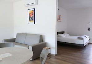 Deluxe Studio | Living area