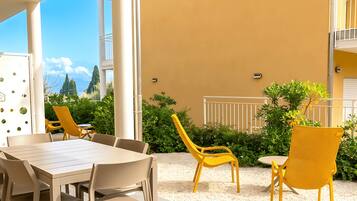 Departamento estándar, planta baja | Terraza o patio