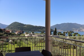 Deluxe-huoneisto, järvinäköala | Näkymä parvekkeelta