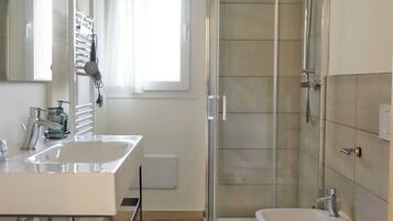 Comfort Apartment, Garden Area | Bathroom | Shower, hair dryer, bidet, towels