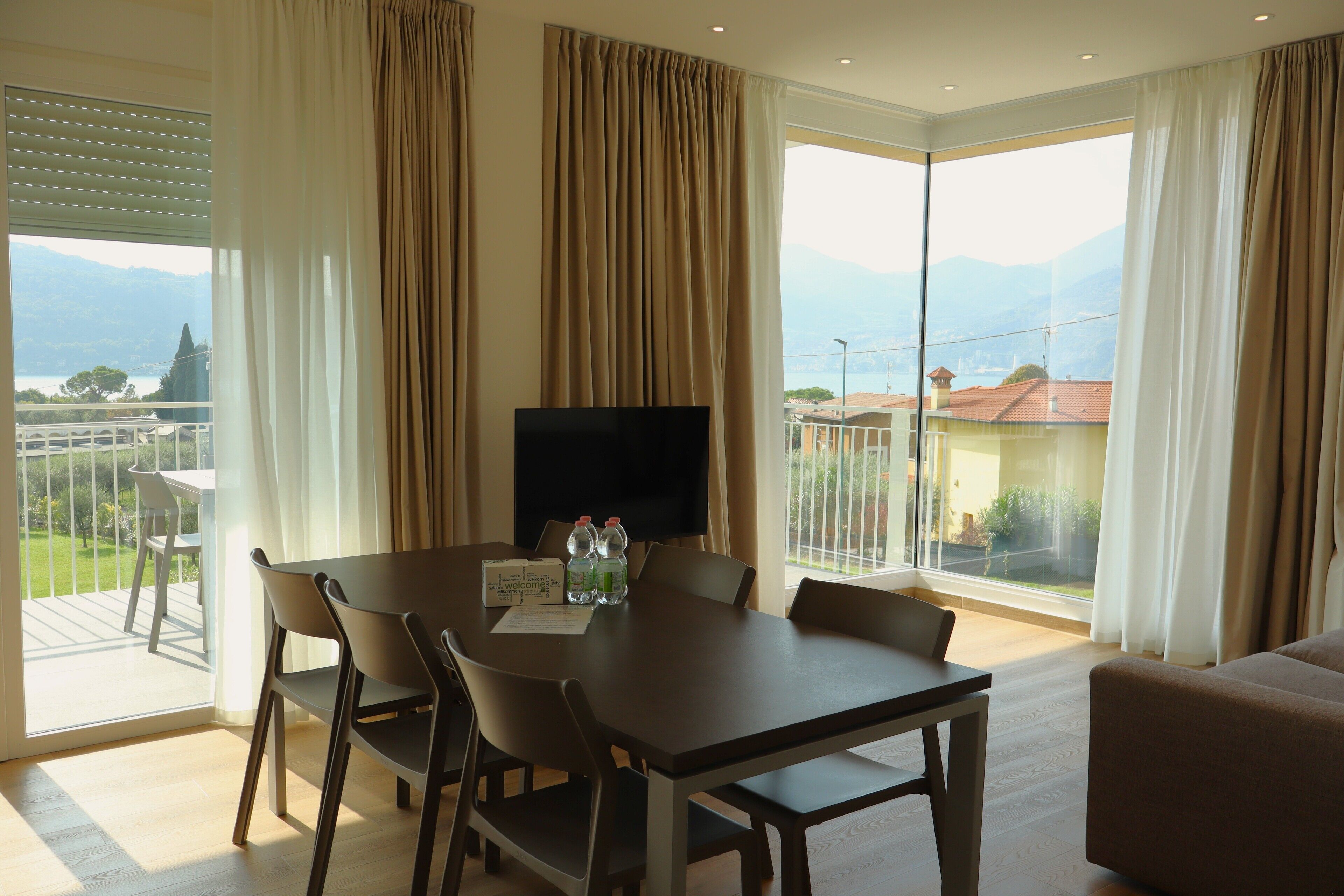 Signature Apartment, Balcony, Lake View | Living area